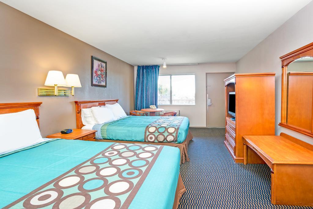 ซูเปอร์ 8 บาย วินด์แฮม อัพแลนด์ ออนแทริโอ แคลิฟอร์เนีย Hotel อัปแลนด์ ภายนอก รูปภาพ