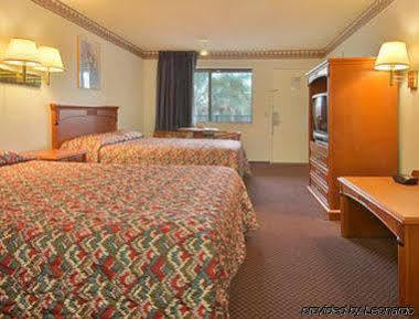 ซูเปอร์ 8 บาย วินด์แฮม อัพแลนด์ ออนแทริโอ แคลิฟอร์เนีย Hotel อัปแลนด์ ภายนอก รูปภาพ